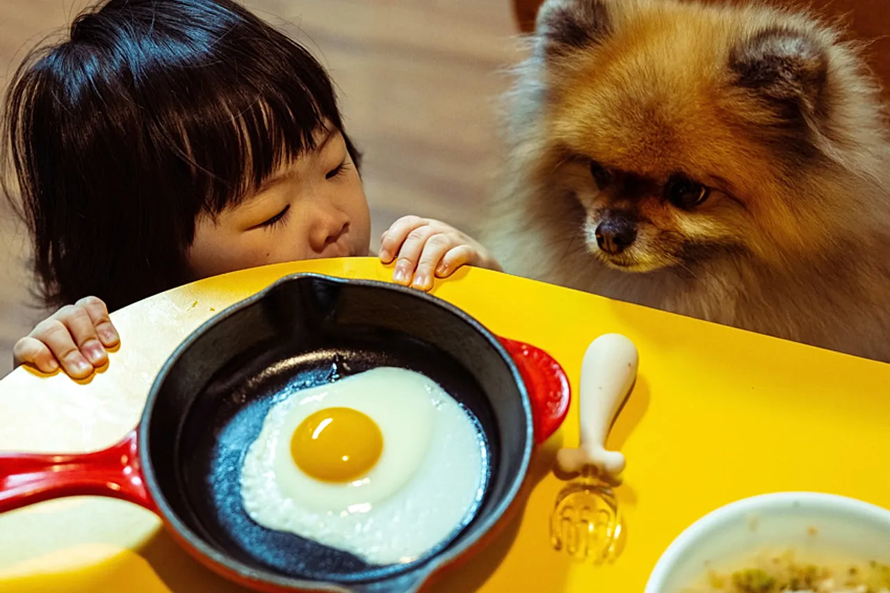 Seungho Kim (Perspectives nyertesek) „Sunny Side Up: Portré a mai legátlagosabb K-szülőről” 