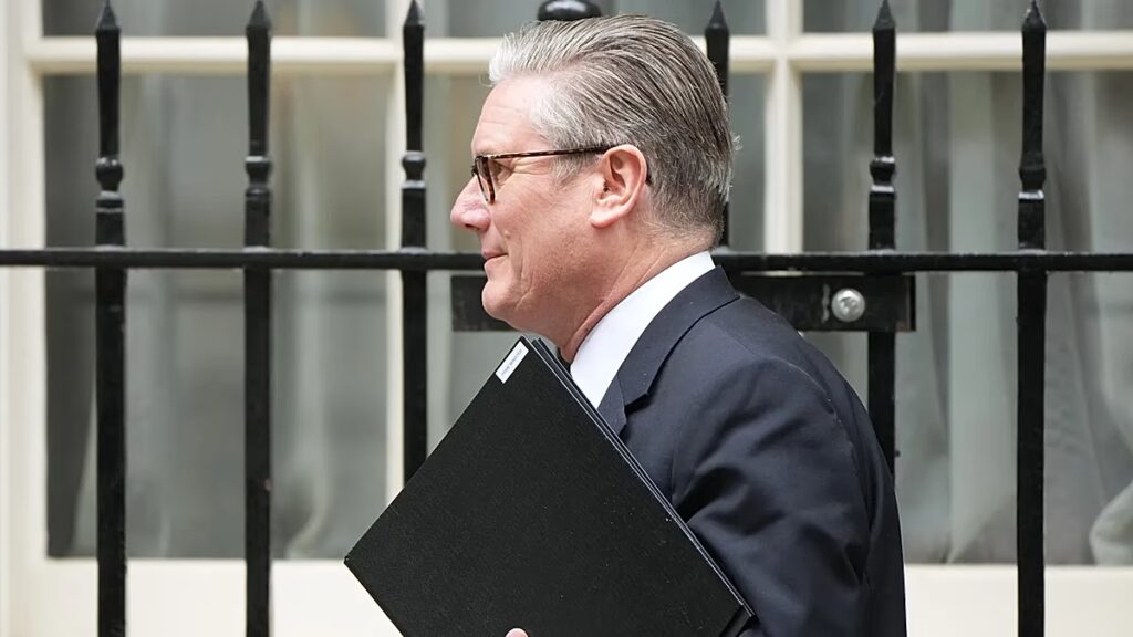 Starmer brit miniszterelnök elismerte, hogy Mandelson megbízottjának kinevezése hiba volt az Epstein-vita közepette