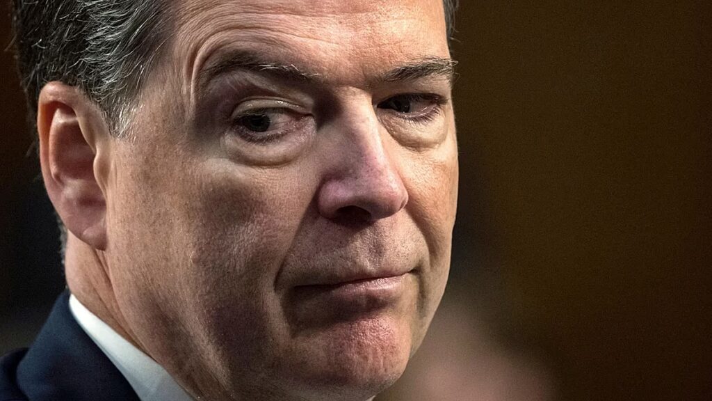 Comey volt FBI-igazgatót vád alá helyezték az online poszt tisztviselői szerint Trump-fenyegetés miatt