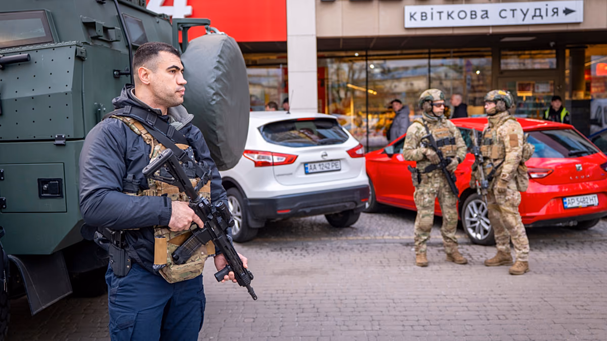 Két rendőrt felfüggesztettek, miután elmenekültek a kijevi lövöldözés helyszínéről