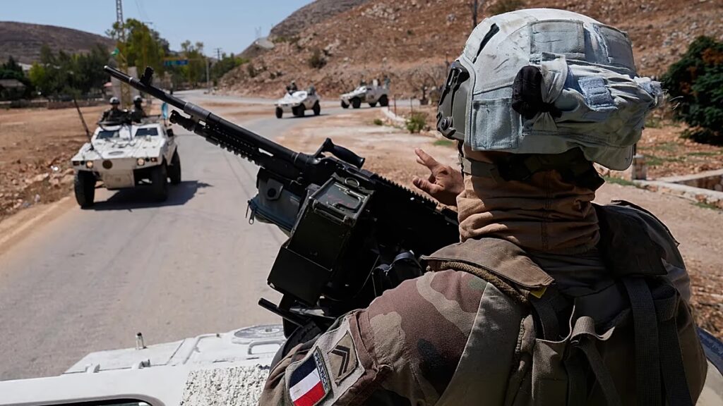 Macron szerint a második francia békefenntartó meghalt a Hezbollah elleni les miatt