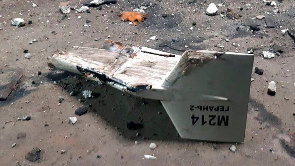 Orosz drón csapást mért egy buszmegállóra Közép-Ukrajnában, hárman meghaltak és 12-en megsérültek