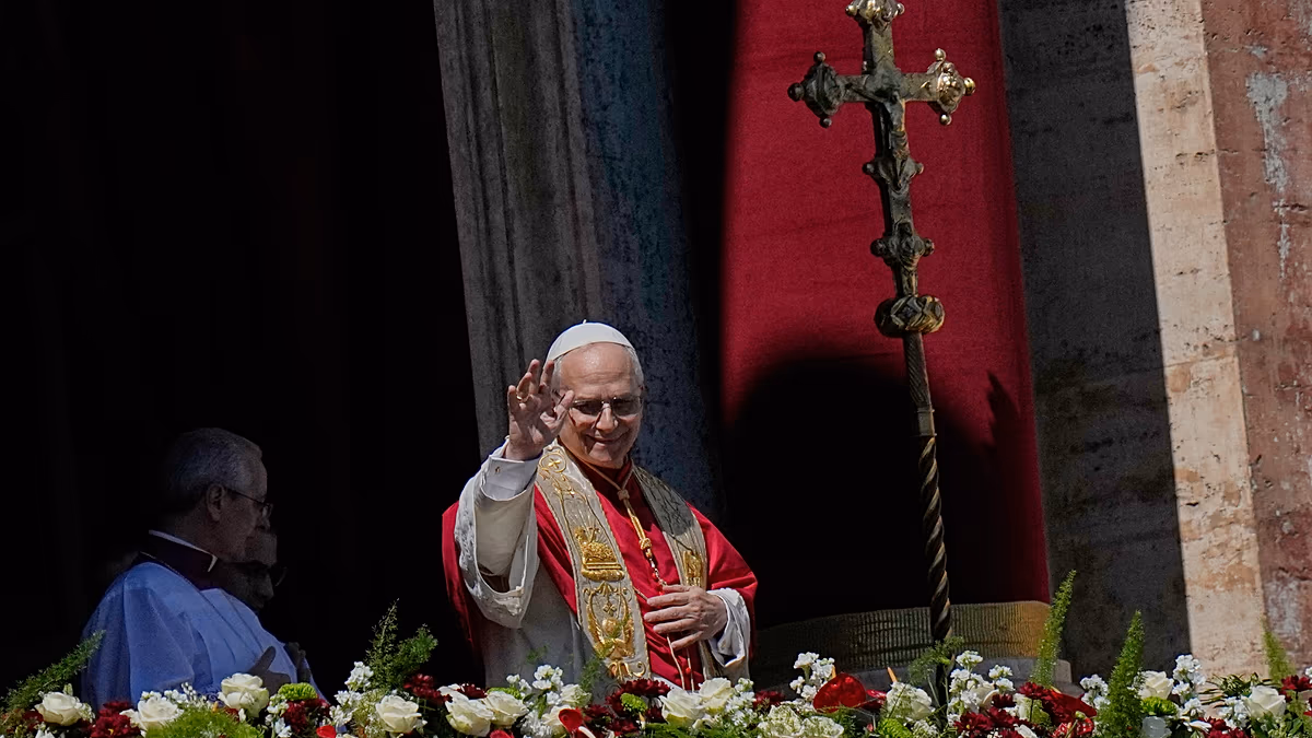 XIV. Leó pápa pápaként első húsvéti áldásában arra buzdítja azokat, akik képesek háborút indítani, hogy „válasszák a békét”