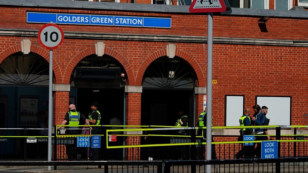 Gyilkossági kísérlettel vádolják a férfit zsidó férfiak késelése miatt Londonban