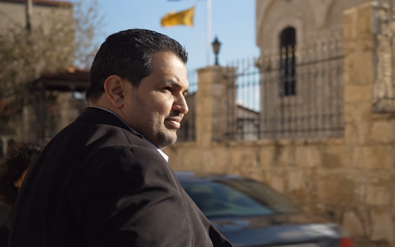 Kourion önkormányzatának polgármestere, Pantelis Georgiou kifejti: „Az emberek kezdik úgy érezni, hogy egy ekkora katonai bázis a területen veszélyt jelent.”