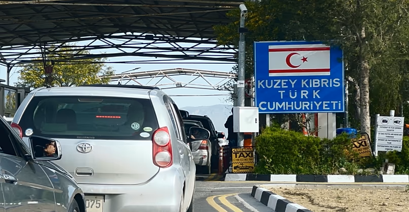 Nicosia: Ellenőrzőpont, amely át kell lépnie az önmagát „Észak-ciprusi Török Köztársaságnak” nyilvánított, csak Törökország által elismert
