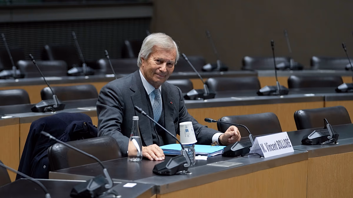 A francia Canal+ jogilag feketelistára teheti azokat a filmes szakembereket, akik kritizálták Vincent Bolloré tulajdonost?