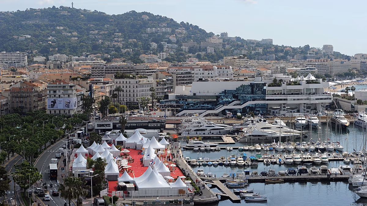 Az "obszcénnek" bélyegzett magánrepülőgépek Cannes-ba özönlöttek, mivel az üzemanyagválság élelmiszerhiánytól való félelmet vált ki
