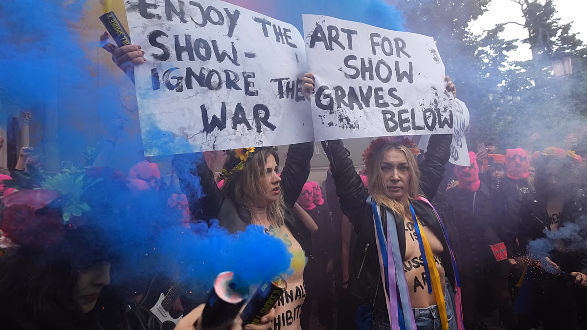 Olaszország: A Femen és a Pussy Riot tiltakozik Oroszország visszatérése ellen a Velencei Biennálén