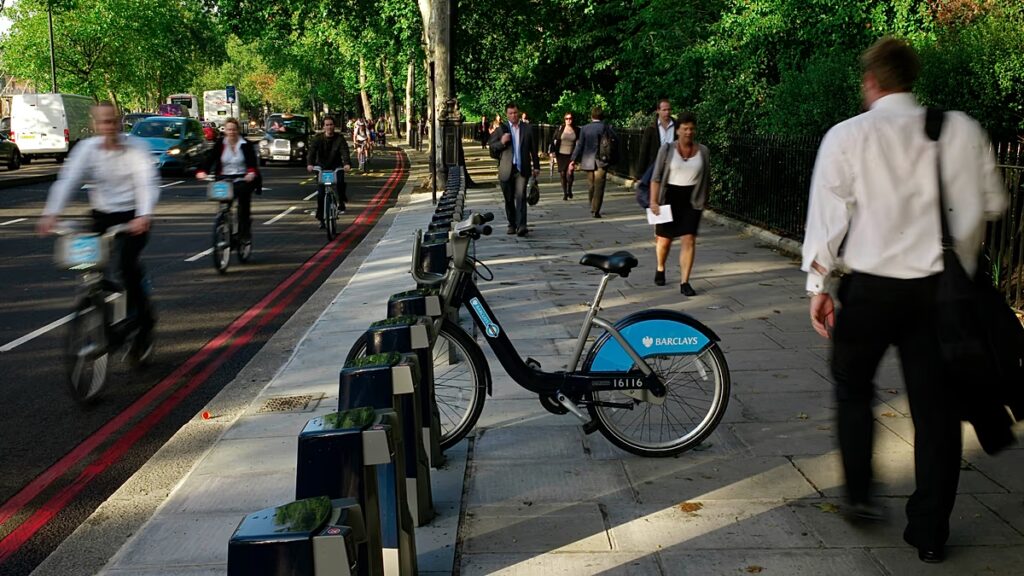 „Másik nap, másik vezető”: a londoniak reagálnak Starmer lemondására