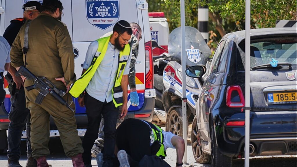 Egy ember tüzet nyitott Izrael középső részén, egy embert megölt, ötöt megsebesítve