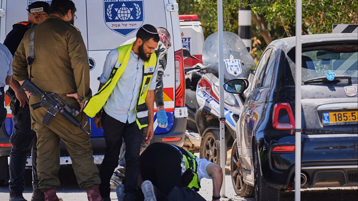 Egy ember tüzet nyitott Izrael középső részén, egy embert megölt, ötöt megsebesítve