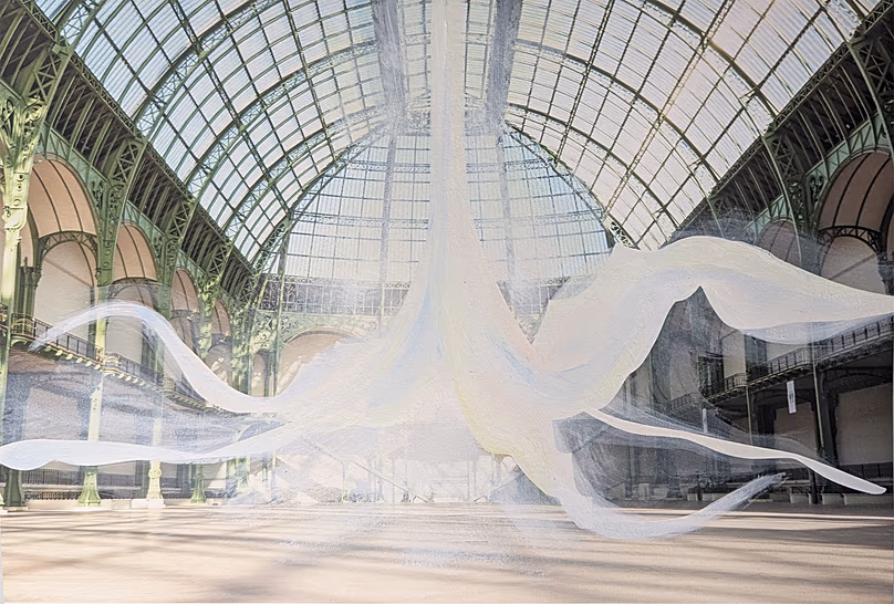 © Laure Prouvost, Nous, frissons d'étoiles, 2026 © ADAGP, Párizs, 2026 Photographie de la Nef : © Simon Lerat pour GrandPalaisRmn, Párizs, 2025