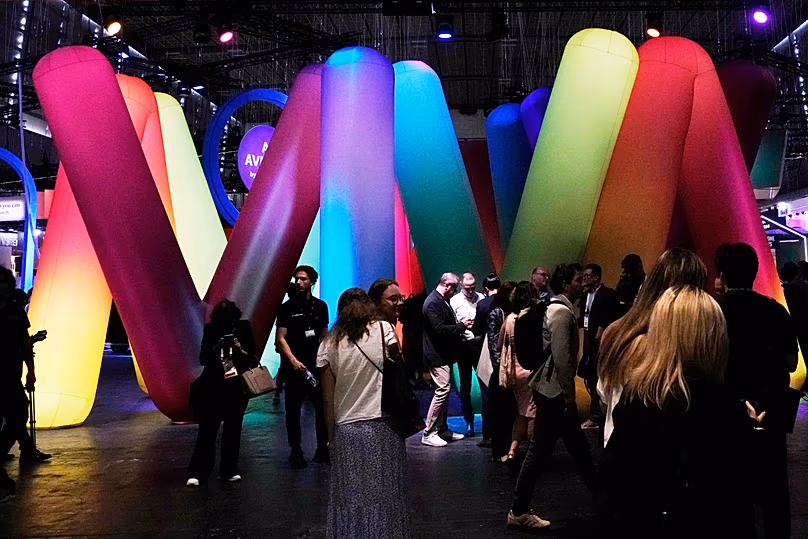 Az emberek ellátogatnak a Vivatech vásárra 2025. június 11-én, szerdán Párizsban