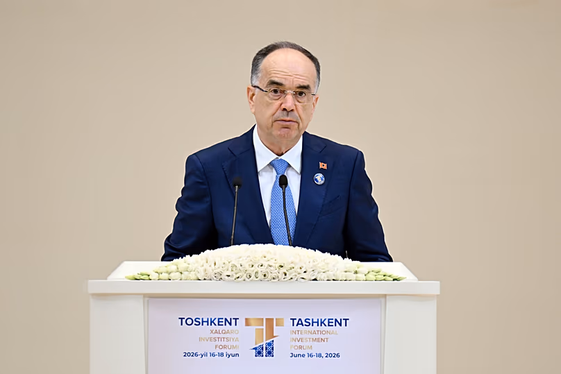 Bajram Begaj albán elnök beszédet mond a fórumon résztvevőknek