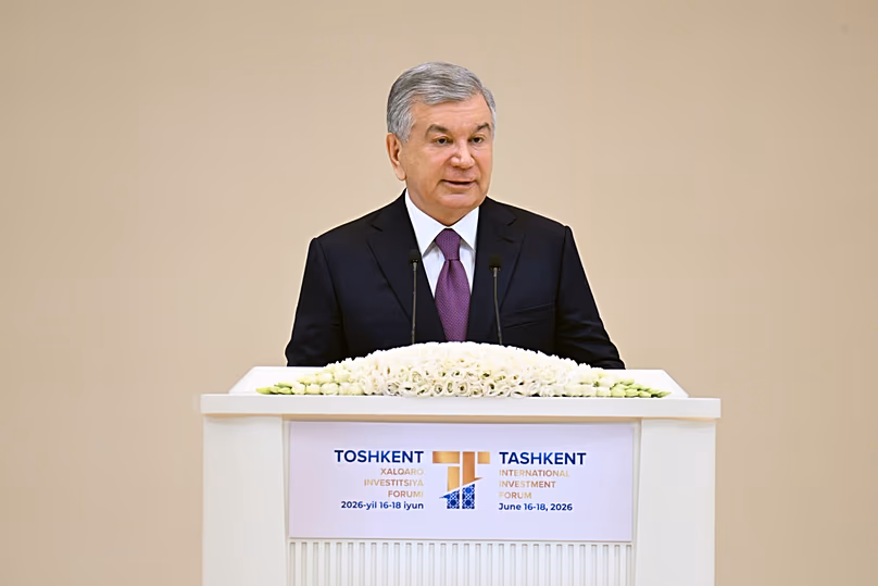 Shavkat Mirziyoyev Üzbegisztán elnöke mond beszédet