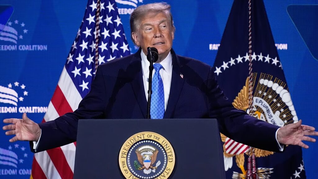 Donald Trump amerikai elnök 100%-os vámokkal fenyeget, ha Európa bevezeti a digitális szolgáltatások adóját