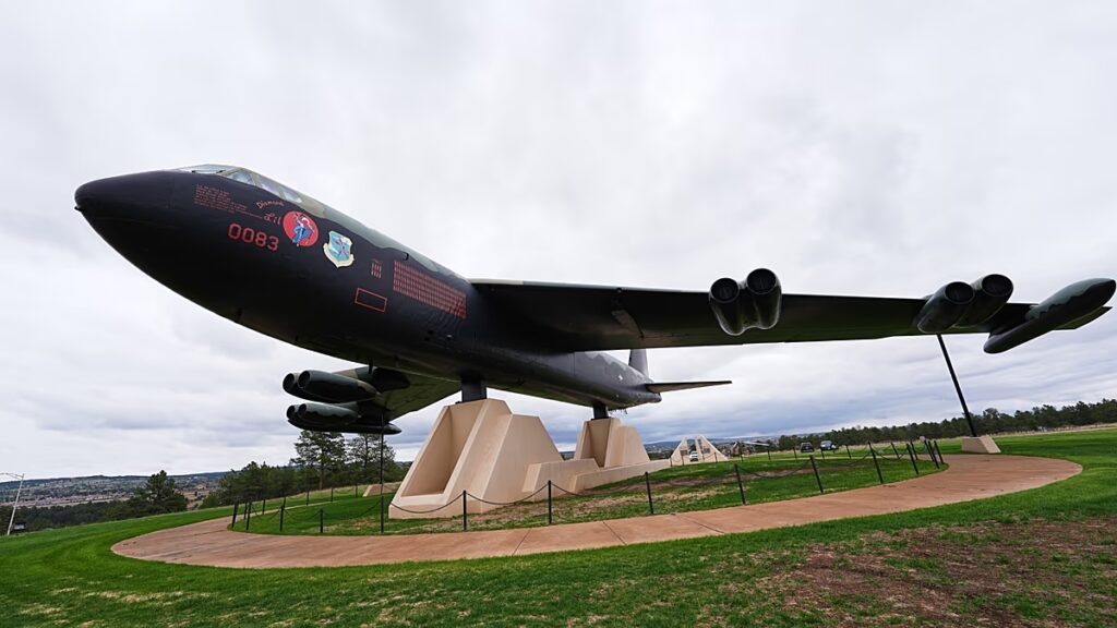 Lezuhant egy B-52-es bombázó a kaliforniai Edwards légibázison
