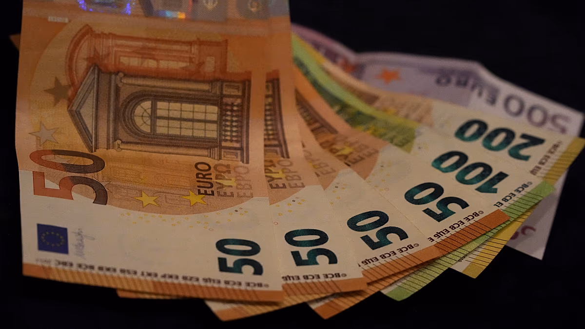 Mi marad egy 100 000 eurós adózás utáni fizetésből Európában?
