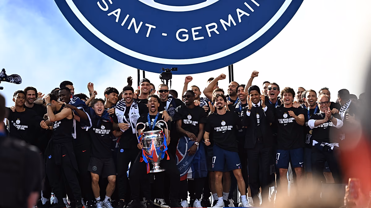 PSG: A Bajnokok Ligája-győztesek a budapesti diadal után Párizsba való visszatérést ünneplik