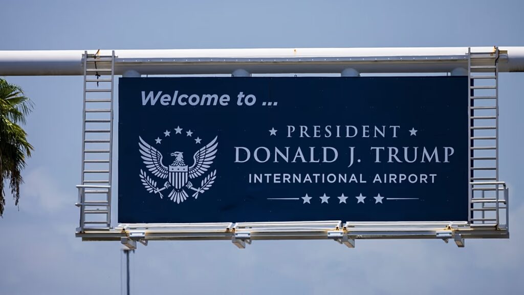 A dél-floridai Palm Beach repülőteret Donald J. Trump nemzetközi elnöknek nevezték át