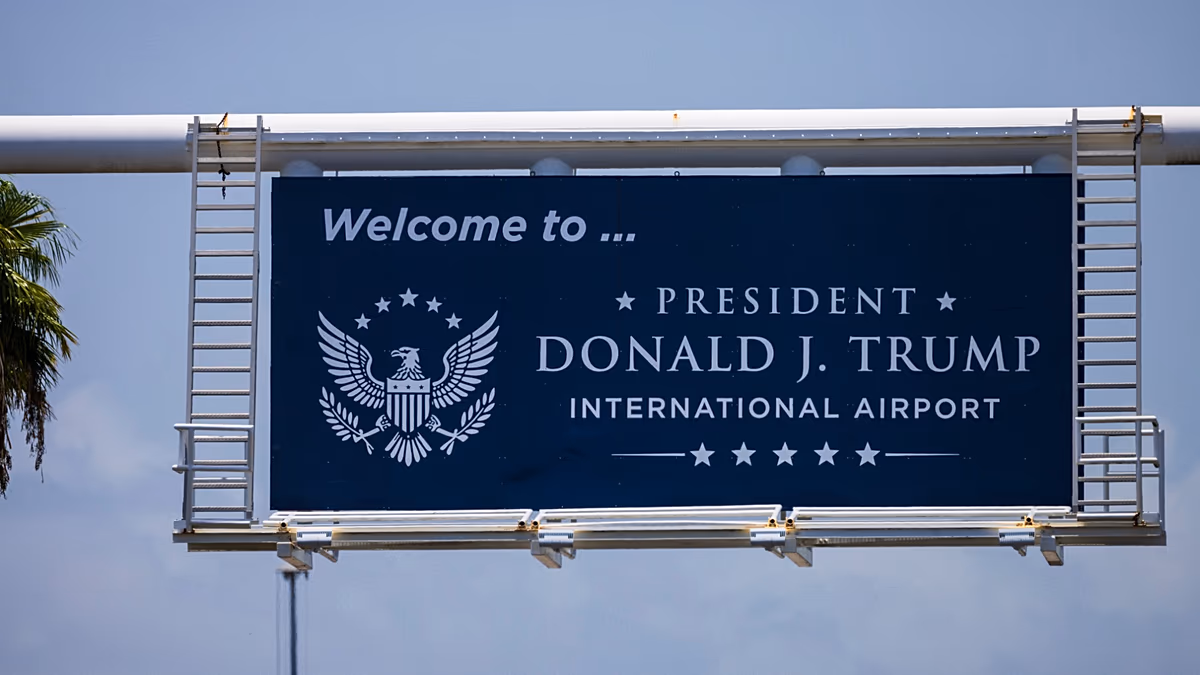A dél-floridai Palm Beach repülőteret Donald J. Trump nemzetközi elnöknek nevezték át