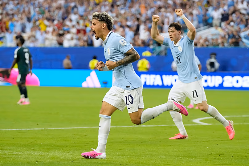Az uruguayi Maxi Araujo 2026. június 15-én, hétfőn ünnepli csapata nyitógólját Szaúd-Arábia ellen a világbajnokság H csoportjának labdarúgó-mérkőzésén a Miami Gardensben, Fla.