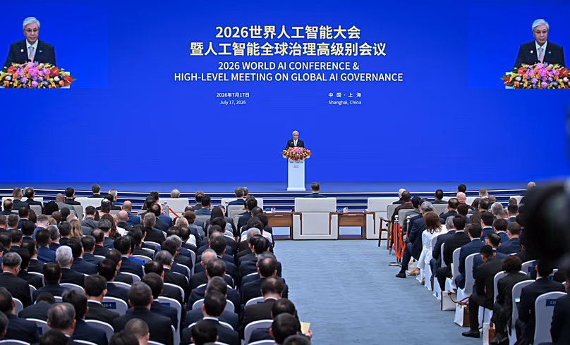 Kassym-Jomart Tokayev beszédet mondott a Mesterséges Intelligencia Világkonferencia megnyitó ünnepségén Sanghajban, 2026. július 17-én.