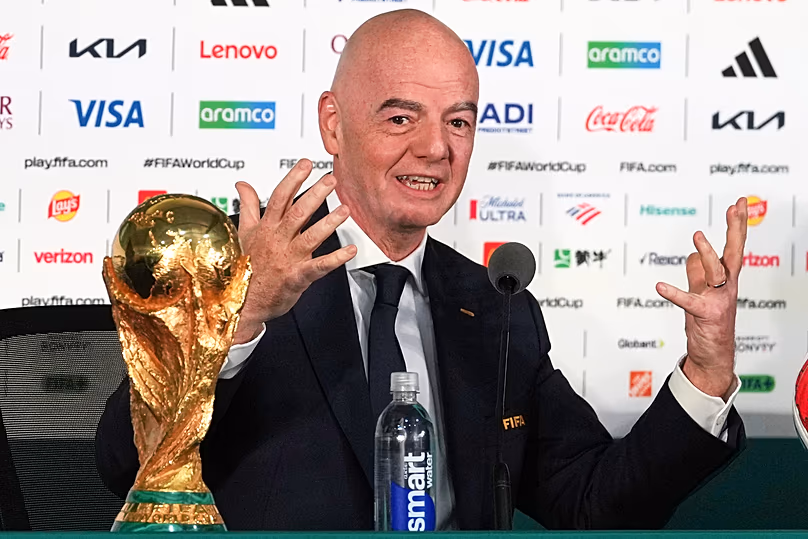 Gianni Infantino, a FIFA elnöke beszédet mondott egy sajtótájékoztatón a mexikóvárosi stadionban, 2026. június 10-én.