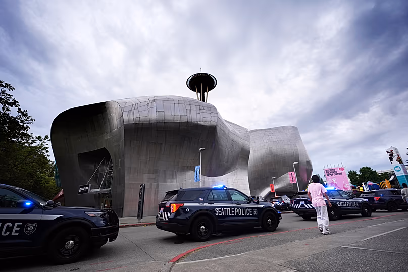 A rendőrség reagál a Seattle Centerben történt lövöldözésre a Bite of Seattle ételfesztivál idején, 2026. július 26-án, vasárnap Seattle-ben, Washingtonban.