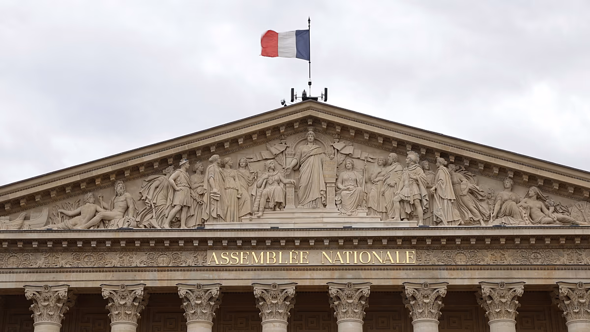 A francia Nemzetgyűlés a szenátus elutasítása után jóváhagyta a haldokló segélytörvényt