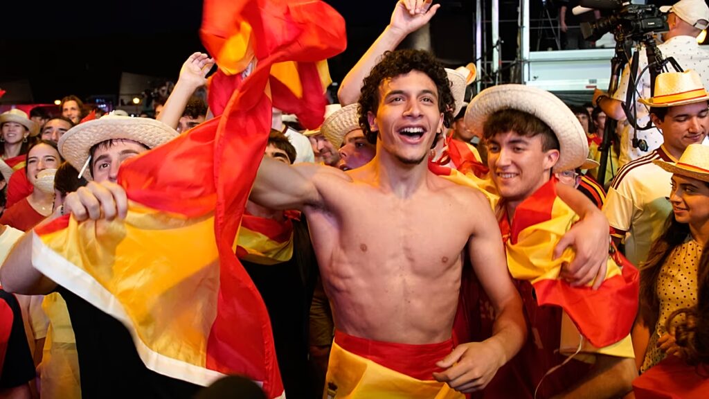 A spanyol szurkolók Belgium győzelme után ünneplik a világbajnokság elődöntőjét