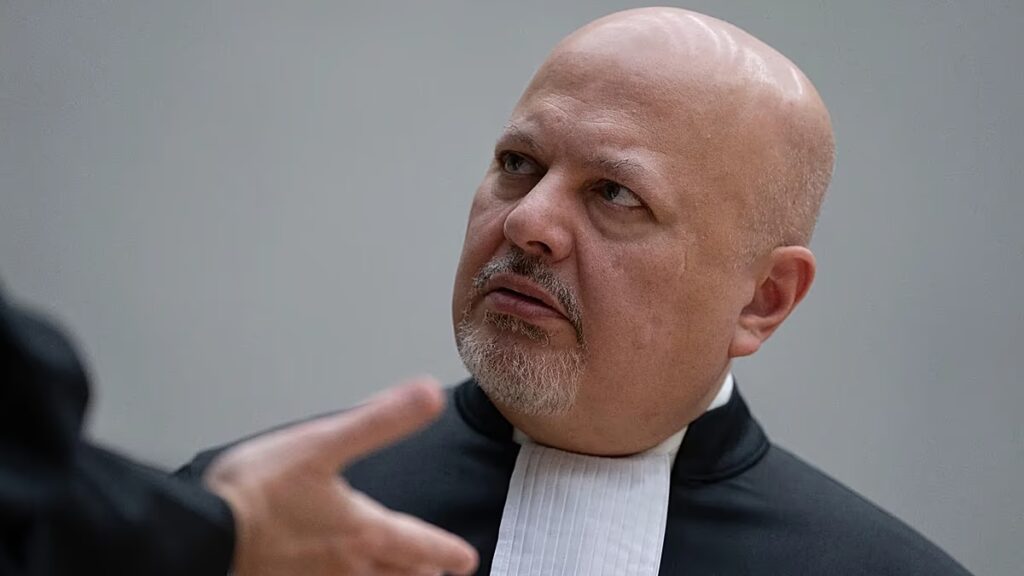 Az ICC főügyészét szexuális visszaélés vádja miatt eltávolították posztjáról
