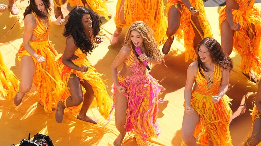 Shakira vezeti a világbajnokság első félidei műsorát, amely rövid időre ellopja a reflektorfényt