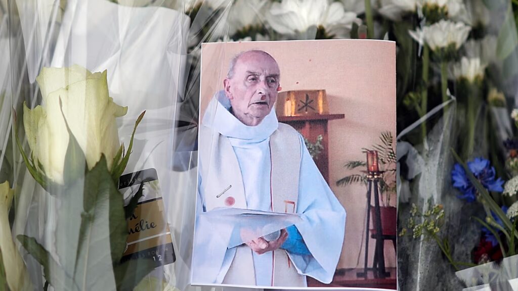 Tíz év elteltével Franciaország tiszteli Jacques Hamel atyát, akit két dzsihadista gyilkol meg templomában